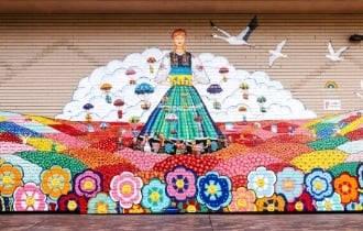 園の壁絵は佐賀市出身アーティストミヤザキケンスケさんの作品です。